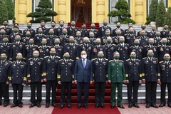 Chủ tịch nước Nguyễn Xuân Phúc với các đại biểu tại buổi gặp mặt. (Ảnh: Thống Nhất/TTXVN)