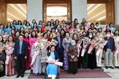 Chiều 19/10, Thủ tướng Chính phủ Phạm Minh Chính gặp mặt đại diện tiêu biểu các tầng lớp phụ nữ. (Ảnh: Dương Giang/TTXVN) 