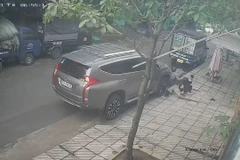 TP.HCM: Tài xế xe 7 chỗ tông ngã 2 kẻ trộm chó đang tẩu thoát