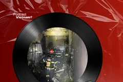 Tin nóng 28/11: Nhà 4 tầng bốc cháy, 5 người trèo qua ban công thoát hiểm