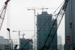 Một công trình xây cầu vượt, nằm trong kế hoạch hạn chế ách tắc giao thông ở thủ đô Jakarta, Indonesia. (Nguồn: AFP/TTXVN)