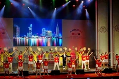 Các tiết mục biểu diễn nghệ thuật đặc sắc tại chương trình. (Ảnh: Thế Anh/TTXVN)