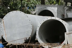 Siêu máy bơm đang được Tập đoàn Quang Trung lắp đặt tại những khu vực chống ngập dọc sông Sài Gòn. (Ảnh: Hoàng Hải/TTXVN)