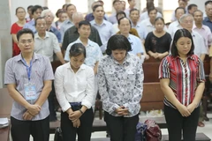 Các bị cáo trước vành móng ngựa. (Ảnh: Doãn Tấn/TTXVN)