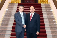 Thủ tướng Nguyễn Xuân Phúc tiếp ông Jack Ma, Chủ tịch Tập đoàn thương mại điện tử Alibaba (Trung Quốc). (Ảnh: Thống Nhất/TTXVN)