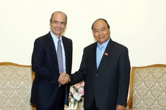 Thủ tướng Nguyễn Xuân Phúc tiếp ông Carlos Brito, Tổng Giám đốc Tập đoàn AB InBev. (Ảnh: Thống Nhất/TTXVN)
