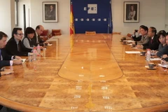 Tổng Giám đốc TTXVN Nguyễn Đức Lợi cùng đoàn đại biểu làm việc với lãnh đạo Hãng thông tấn EFE (Tây Ban Nha). (Nguồn: TTXVN)