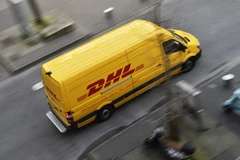 Xe chuyển phát của công ty DHL. (Nguồn: AFP/TTXVN)