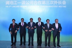 Các Bộ trưởng Ngoại giao chụp ảnh chung. (Ảnh: Lương Anh Tuấn/TTXVN)