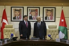 Thủ tướng Jordan Abdullah Ensour và người đồng cấp Thổ Nhĩ Kỳ Ahmet Davutoglu. (Ảnh: AA)