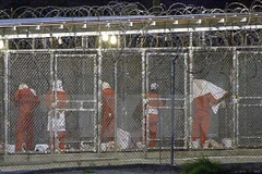 Tù nhân tại nhà tù của Hải quân Mỹ trên vịnh Guantanamo, Cuba. (Nguồn: AFP/TTXVN)