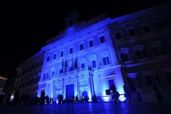 Trụ sở Quốc hội Italy thắp ánh sáng xanh để ủng hộ những người mắc chứng tự kỷ. (Nguồn: ANSA)