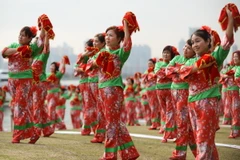 Yangge là một điệu nhảy dân gian thường được biểu diễn trong các lễ hội truyền thống của Trung Quốc. (Ảnh: THX/TTXVN)