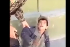 [Video] "Vạch mặt" đứa trẻ giả vờ bị khuyết tật để xin tiền