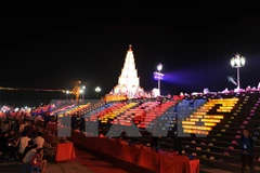 Quang cảnh lễ Hội hoa đăng. (Ảnh: Mạnh Minh/TTXVN)