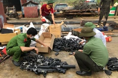 Công an tỉnh Sơn La tiêu hủy hàng nghìn vũ khí thô sơ, vật liệu nổ và công cụ hỗ trợ. (Ảnh: Sơn Ca/Vietnam+)
