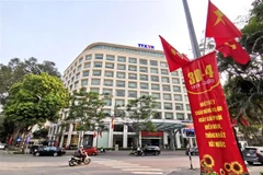 Cờ hoa được trang trí rực rỡ trên phố Lý Thường Kiệt. (Ảnh: Thành Đạt/TTXVN)