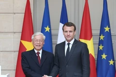 Tổng Bí thư Nguyễn Phú Trọng gặp Tổng thống Pháp Emmanuel Macron, chiều 27/3/2018 tại Phủ Tổng thống (Điện Élysée) ở Thủ đô Paris trong chuyến thăm chính thức Cộng hòa Pháp từ 25-27/3/2018, mở ra một giai đoạn mới trong quan hệ Việt-Pháp. (Ảnh: Trí Dũng/T