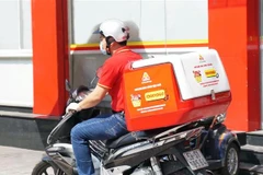 Doanh nghiệp đảm bảo phương tiện vận chuyển hàng hóa an toàn đến tay người tiêu dùng. (Ảnh: TTXVN phát)