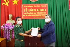 Biên phòng Bà Rịa-Vũng Tàu bàn giao thuyền viên Philippines về nước