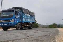 Xe cộ lưu thông trên Quốc lộ 19. (Ảnh: Hồng Điệp/TTXVN)