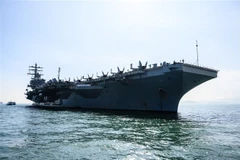 Tàu sân bay USS Ronald Reagan (CVN-76). (Ảnh: AFP/TTXVN)