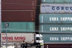 Các container hàng nhập khẩu từ Trung Quốc tại cảng Los Angeles, Mỹ. (Nguồn: AFP)