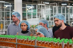 Nhóm sinh viên đã có buổi tham quan dây chuyền sản xuất Aseptic hiện đại của Tân Hiệp Phát.