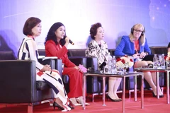 Bà Trần Uyên Phương - Phó Tổng Giám đốc Tập đoàn Tân Hiệp Phát chia sẻ trong tọa đàm