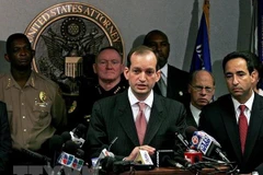 Bộ trưởng Lao động Mỹ Alexander Acosta - giữa. (Ảnh: EPA/TTXVN)