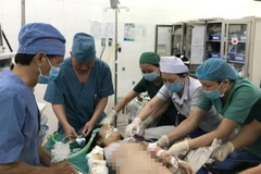 Đồng Nai: Nỗ lực cứu bé gái bị tai nạn khi chơi tàu lượn