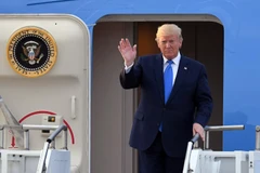 Tổng thống Mỹ Donald Trump tới căn cứ không quân Osan của Hàn Quốc, ngày 29/6. (Ảnh: Yonhap TTXVN)