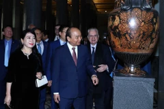 Hình ảnh Thủ tướng thăm Cung điện Mùa Đông và Khu lưu niệm của Lenin