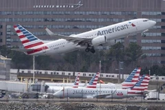 Máy bay Boeing 737 của Hãng hàng không American Airlines cất cánh từ sân bay quốc gia Ronald Reagan ở Arlington, Virginia của Mỹ, ngày 11/3 vừa qua. (Ảnh: AFP/ TTXVN)