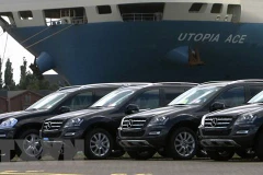 Ảnh tư liệu: Xe Mercedes Benz tại cảng container ở Bremerhaven, miền Bắc Đức. (Nguồn: AFP/TTXVN)