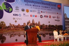 Thủ tướng Hoàng Gia Campuchia Hun Sen phát biểu khai mạc hội nghị. (Ảnh: PV/TTXVN)