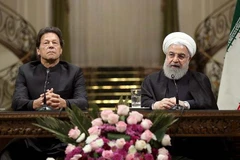 Tổng thống Iran Hassan Rouhani và Thủ tướng Pakistan Imran Khan. (Nguồn: AFP)