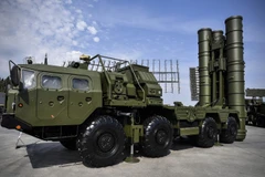 Hệ thống phòng thủ tên lửa S-400 của Nga được trưng bày tại Kubinka, ngoại ô Moskva, ngày 22/8/2017. (Ảnh: AFP/ TTXVN)