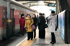 Đoàn nghệ thuật Triều Tiên tới thủ đô Bắc Kinh của Trung Quốc ngày 24/1 vừa qua. (Ảnh: Yonhap/TTXVN)