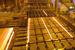 Thép được sản xuất tại nhà máy ở Incheon của Hàn Quốc. (Ảnh: AFP/TTXVN)