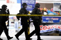 Cảnh sát phong tỏa hiện trường vụ xả súng ở thành phố Corona của Mỹ ngày 14/6 vừa qua. (Ảnh: SCNG/TTXVN)