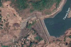 Lực lượng ứng phó thảm họa quốc gia (NDRF) có mặt để thực hiện các hoạt động tìm kiếm và cứu hộ. (Nguồn: ndtv)