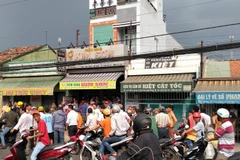 Khu vực tiệm vàng nơi xảy ra vụ việc. (Ảnh: Nam Thái/TTXVN)