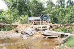 Người dân xã Quang Phong rất lo lắng khi lưu thông qua khu vực này. (Ảnh: Nguyễn Oanh/TTXVN)