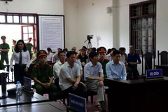 Các bị cáo trong giờ nghị án trong phiên tòa xét xử phúc thẩm ngày 13/5 vừa qua. (Ảnh: Vũ Hà/TTXVN)