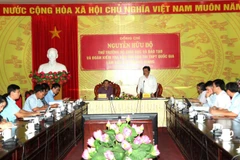 Thứ trưởng Bộ Giáo dục và Đào tạo Nguyễn Hữu Độ phát biểu tại buổi làm việc với Ban Chỉ đạo thi tỉnh Hà Giang. (Ảnh: Minh Tâm/TTXVN)