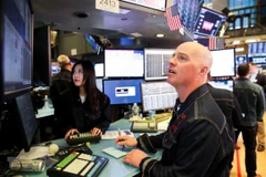 Giao dịch viên tại Sàn giao dịch chứng khoán New York, Mỹ, ngày 21/3. (Ảnh: THX/TTXVN)