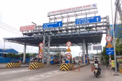 334 phương tiện vận tải được đề nghị giảm 50% giá vé khi qua BOT T2. (Ảnh: Thanh Sang/TTXVN)