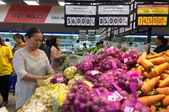 Người dân mua hàng nhu yếu phẩm tại các siêu thị. (Ảnh: Anh Tuấn/TTXVN)