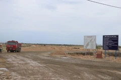 Dự án Kè chống sạt lở bờ tả sông Ba kết hợp phát triển hạ tầng đô thị từ cầu Đà Rằng mới đến cầu Đà Rằng cũ tại xã Hòa An, huyện Phú Hòa. (Ảnh: Phạm Cường/TTXVN)